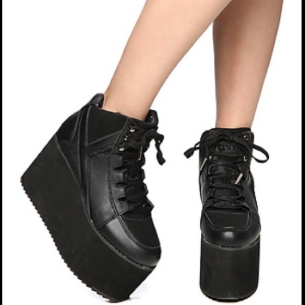 YRU Qozmo Size 6 Black